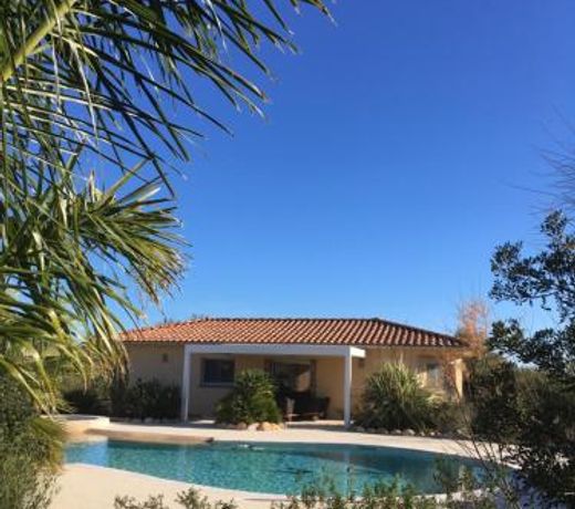 L'Hacienda Piscine chauffée à 28, spa, boulodrome et court de Tennis privés, 2 villas indépendantes