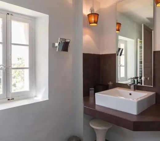 Villa de 6 chambres avec piscine privee jardin amenage et wifi a Saumane de Vaucluse