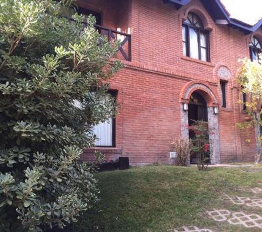 DUPLEX Casa 100 m2 CARILO HOUSE Complejo Residencial Sin Serv
