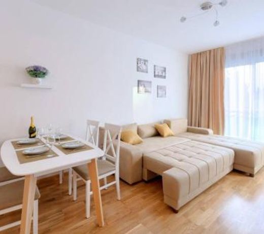 Brand new apartment 2 minutes from the beach!