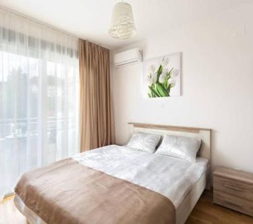 Brand new apartment 2 minutes from the beach!