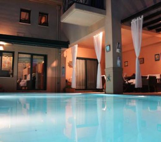 4-seasons pool villa near Meteora