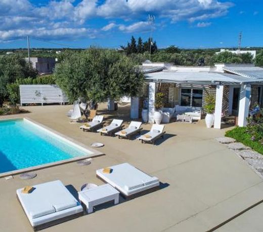 Marina di Felloniche Villa Sleeps 8 with Pool Air Con and WiFi