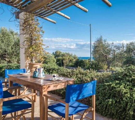 Marina di Felloniche Villa Sleeps 8 with Pool Air Con and WiFi