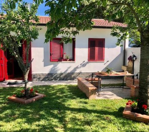 La Casa delle Ortensie Guest House