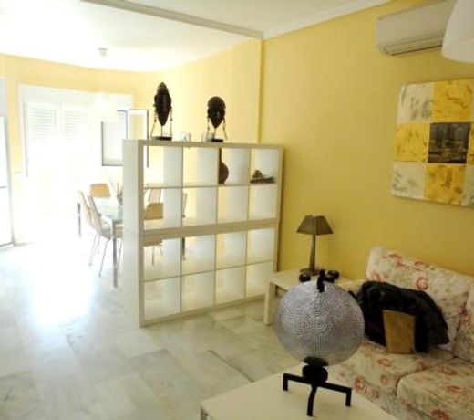 House with 2 bedrooms in Rota with shared pool and enclosed garden 500 m from the beach