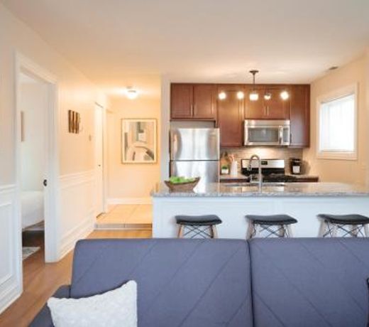 Cozy, Stylish 2BR Apt near O'Hare Int'l Airport