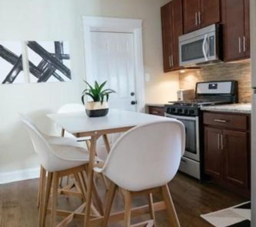 3BR Suburban Home, Parking near O'Hare & Downtown