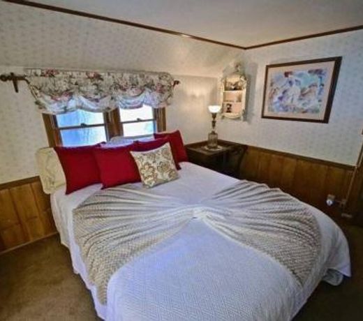 Rocky Mountain Lodge: Walk-to-Town, Private