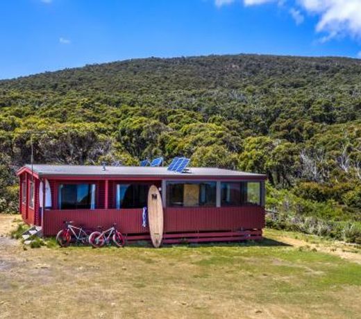 Cloudy Bay Cabin