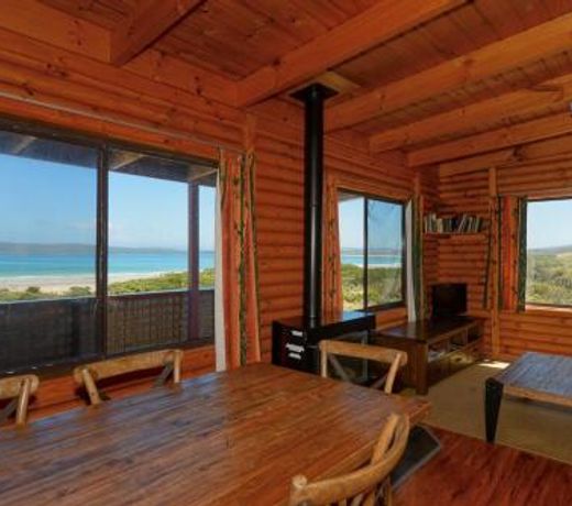 Cloudy Bay Cabin