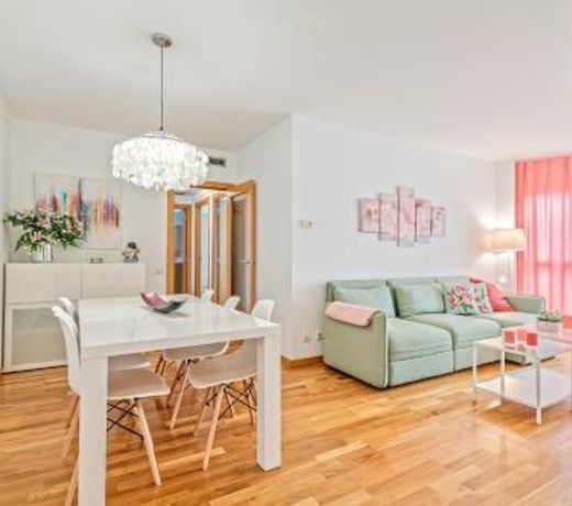 Calido apartamento con piscina en Barcelona