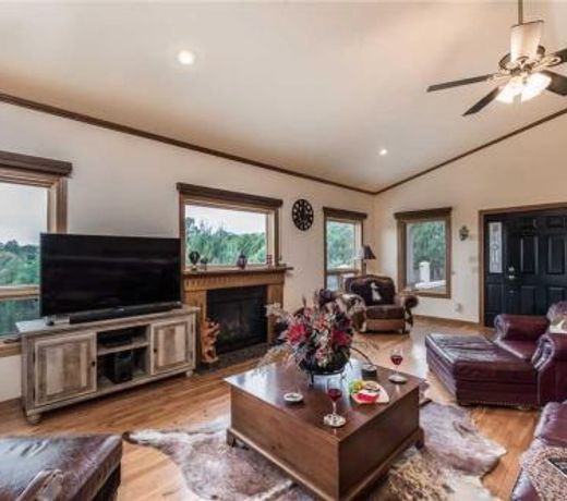 Mountain Views, 3 Bedrooms, Sleeps 6, Jetted Tub, WiFi, Hot Tub, Deck