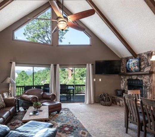 Majestic Retreat, 4 Bedrooms, Fireplace, Jetted Tub, Foosball, Sleeps 8