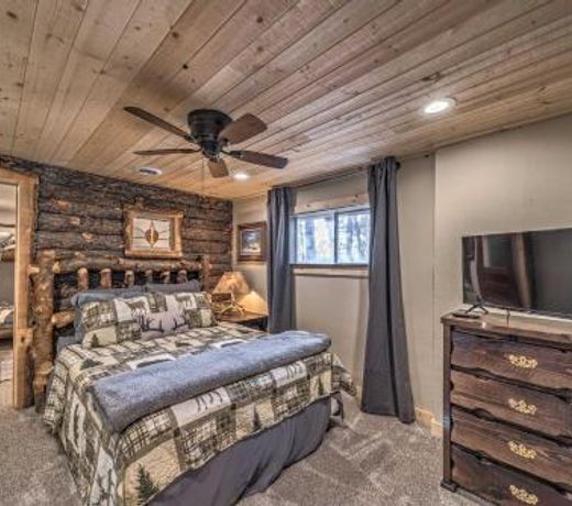 Modern Alpine Cabin with Billiards Hike and Ski!
