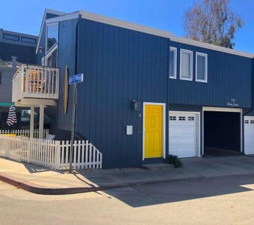 Colorful Capitola Village Cottage