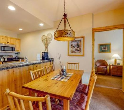 Tucker Mountain Lodge #304
