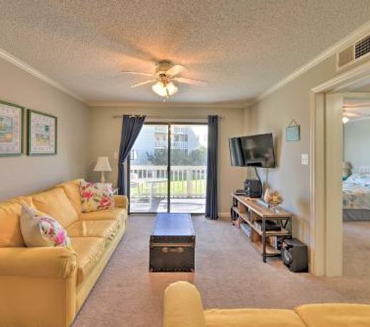 Emerald Isle Resort-Style Condo Walk to Beaches!