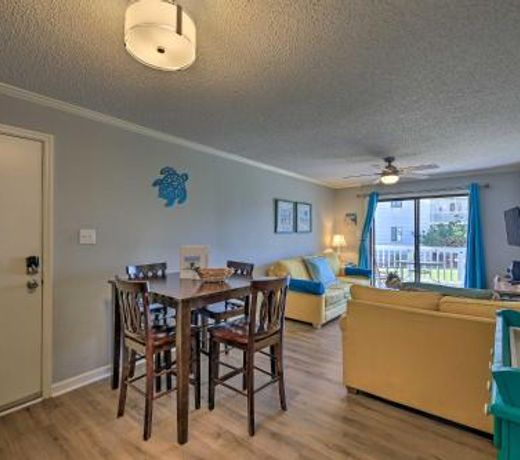 Emerald Isle Resort-Style Condo Walk to Beaches!