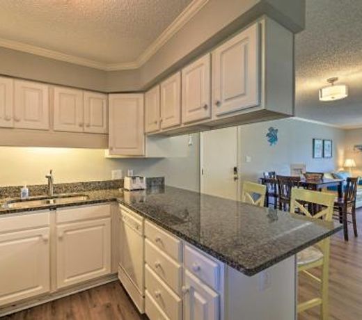 Emerald Isle Resort-Style Condo Walk to Beaches!