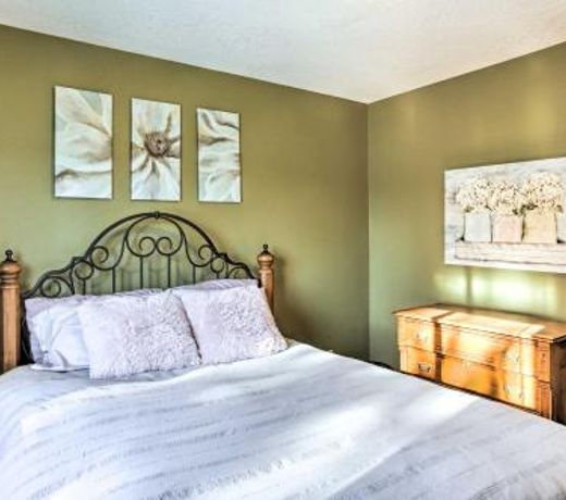 Cozy Getaway with Yard and Patio 4 Mi to Hayden Lake!