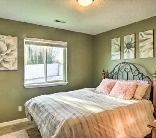 Cozy Getaway with Yard and Patio 4 Mi to Hayden Lake!