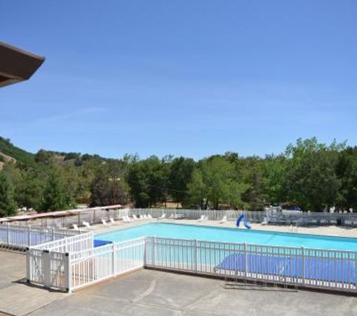 Morgan Hill Camping Resort Cottage 3