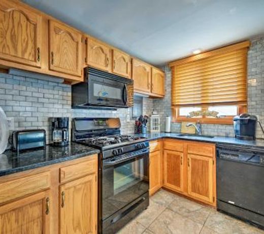 Pet-Friendly Getaway with Patio, Less Than 1 Block to Beach!
