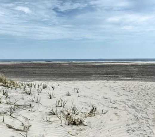 Remodeled Condo Right on Wildwood Crest Beach