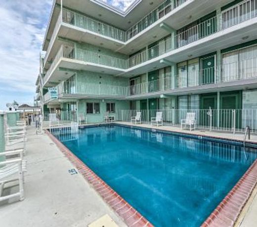 Remodeled Condo Right on Wildwood Crest Beach