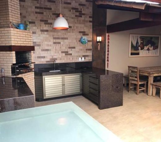 Apartamento com area externa na Bacutia - uma quadra do mar