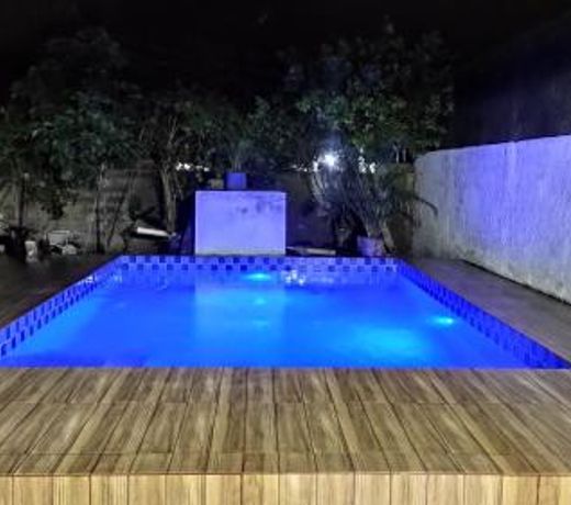 Casa com piscina proximo a Maranduba