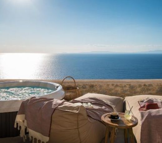 BASSA MAINA Villas & Suites