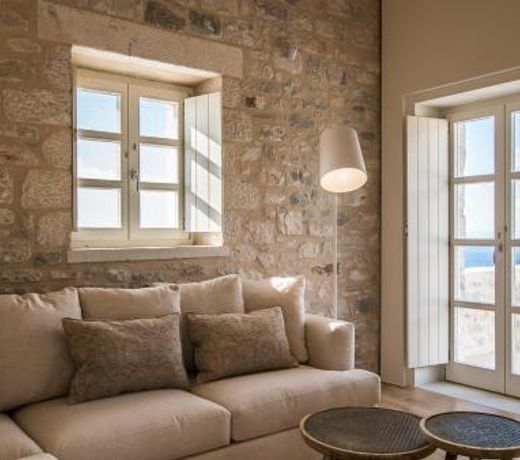 BASSA MAINA Villas & Suites
