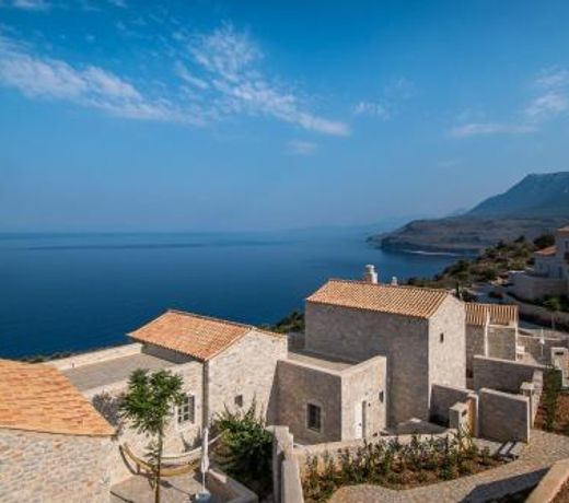 BASSA MAINA Villas & Suites