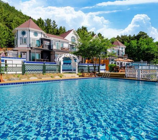Pool Villa 1-2 Pension