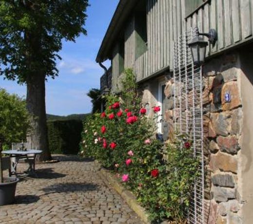 Kleines Cottage mitten in der Natur mit eigener Terrasse und Sonnenbalkon