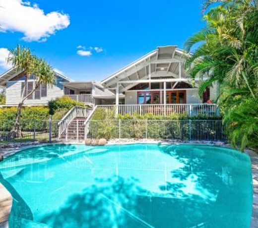 Serenity - Mudjimba - Pet Friendly Holiday Home