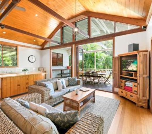 Serenity - Mudjimba - Pet Friendly Holiday Home