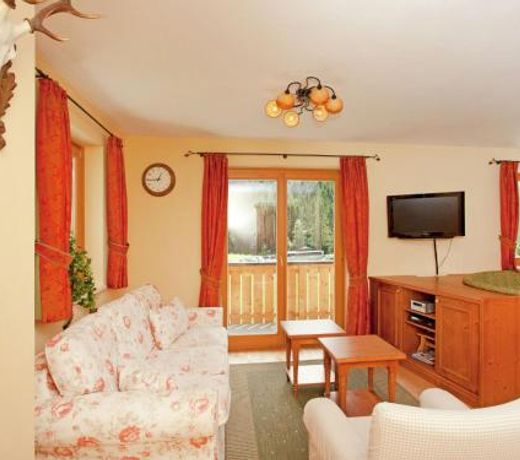 Cozy Chalet in Saalbach-Hinterglemm with Terrace