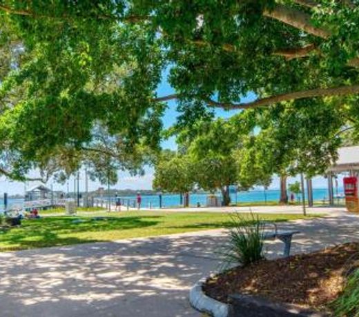 Lowset, pet friendly cottage - Sunset Ave, Bongaree
