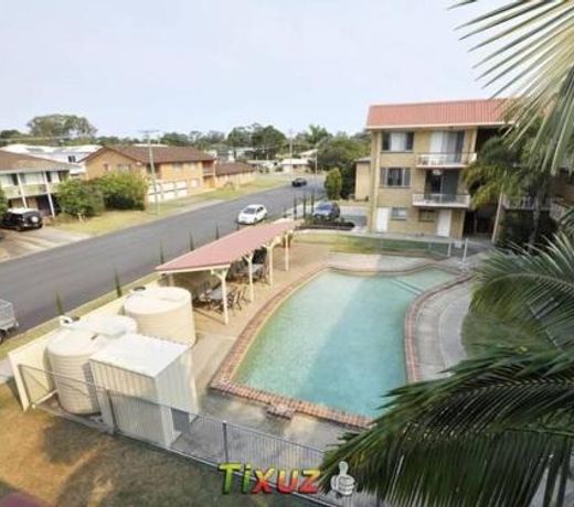 Bribie Beach AIR CON King bed Unit overlooking pool
