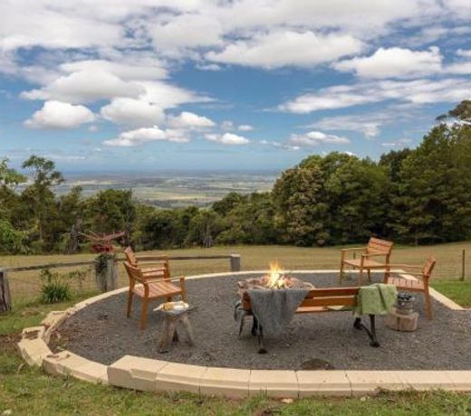 Captain's Lookout - elevated ocean views, rural stay