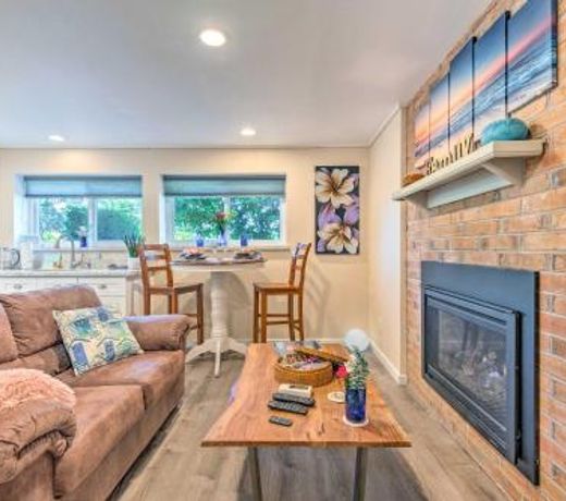 Seattle Area Studio with Fireplace-2 Mi to State Park