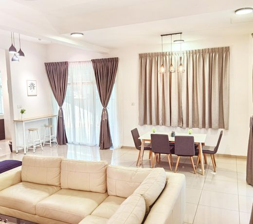 Semi D Homestay 2R2B For 8 Guest whole house