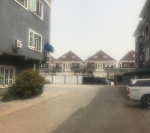 Studio One Bed Apartment - Off Chevron Drive