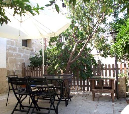 Studio in Nociglia with enclosed garden and WiFi 20 km from the beach