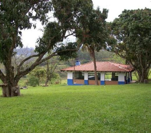 Sitio alto padrao com vista deslumbrante. Reserve!