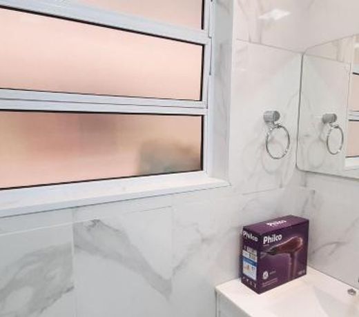 Apartamento 50 m da praia da Guilhermina - Totalmente Remodelado - Conceito Amplo - Perto de tudo
