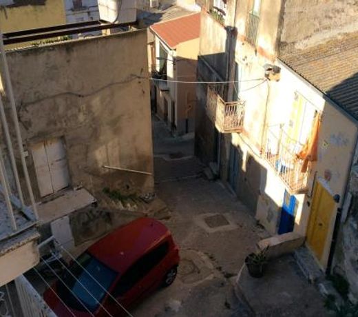 Giallo storico Casa